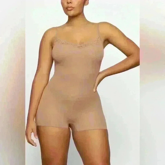 SKIMS Other - Skims fits everybody lace bodysuit